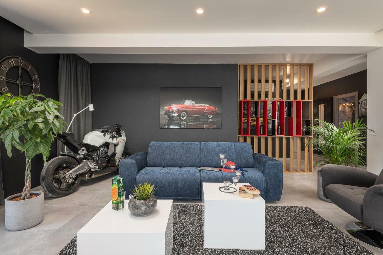 Alpha Apartment *